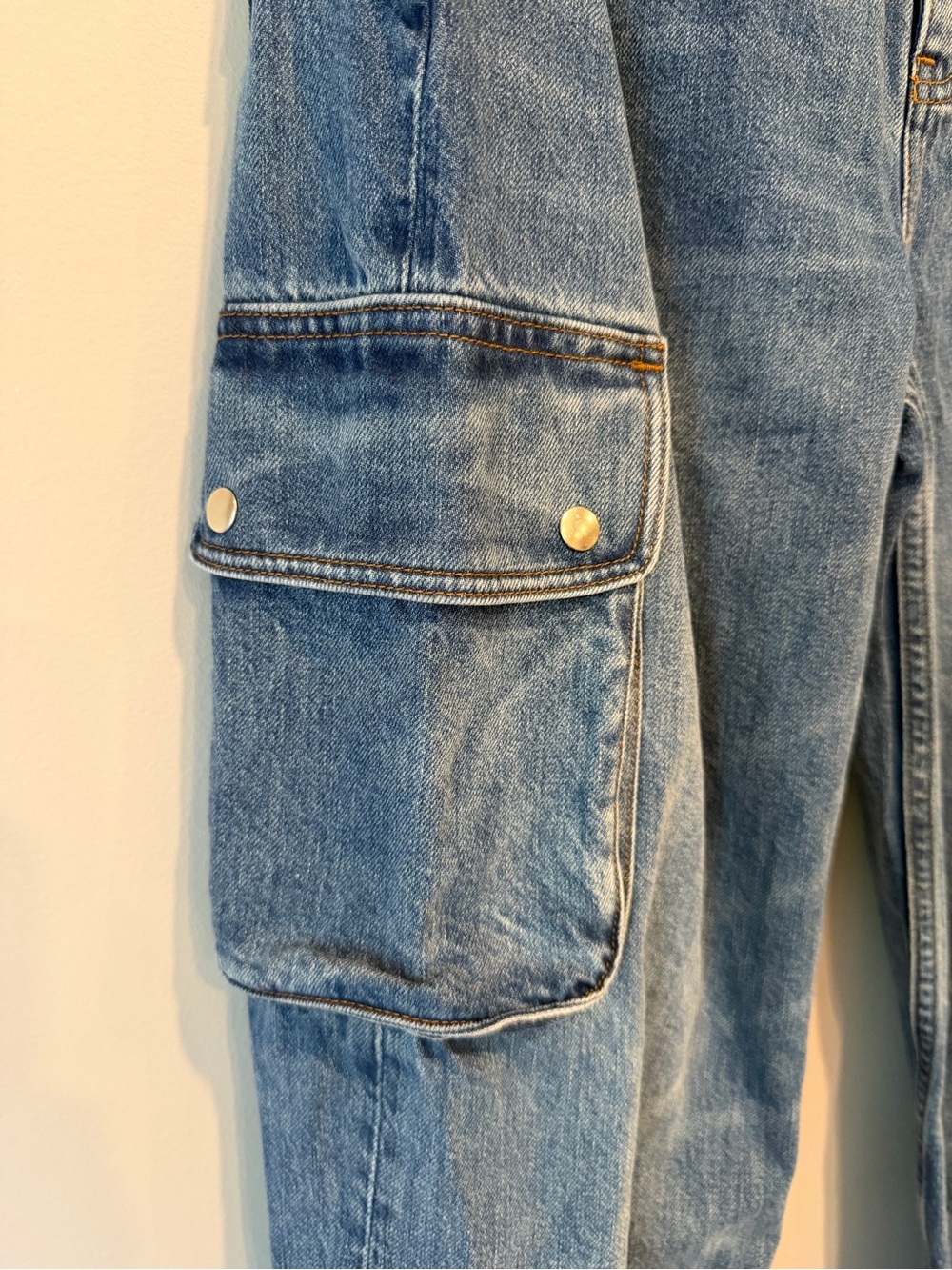 Aritzia Denim Forum The '90s Hi-Rise Loose Cargo Jean Size 27 5 yrs kiss n tell - Picture 5 of 11